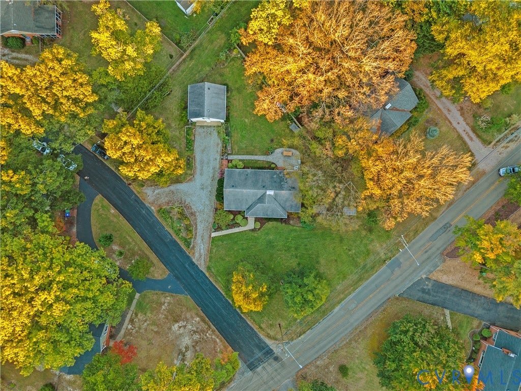 6956 Old Westham Road, Stratford Hills/Cherokee Road, Richmond, VA 23225 Aerial perspective featuring a lot with mature trees, a detached structure, a paved driveway, and a residential building