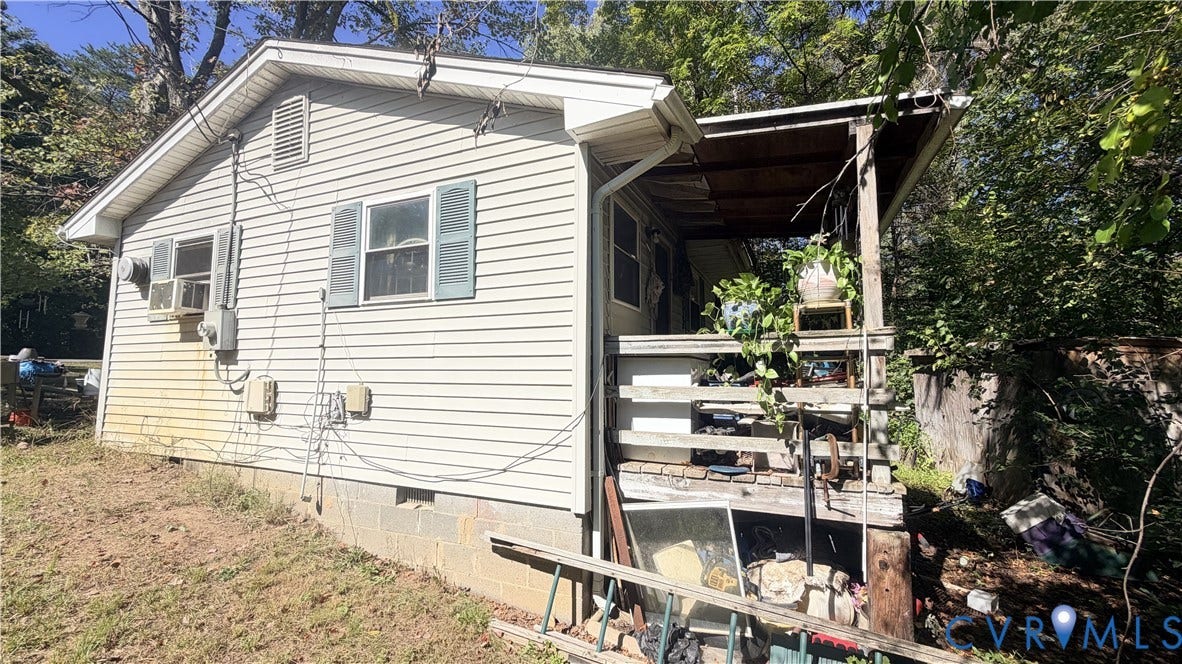 17019 Batestown Road, Batestown, Dumfries, VA 22025 Exterior featuring light-colored horizontal siding, a covered side porch with wood-frame railings, and a concrete block foundation