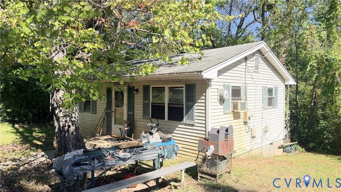 17019 Batestown Road, Batestown, Dumfries, VA 22025 Single-story residence featuring light-colored horizontal siding, a gabled roofline, decorative window shutters, and a front-entry porch
