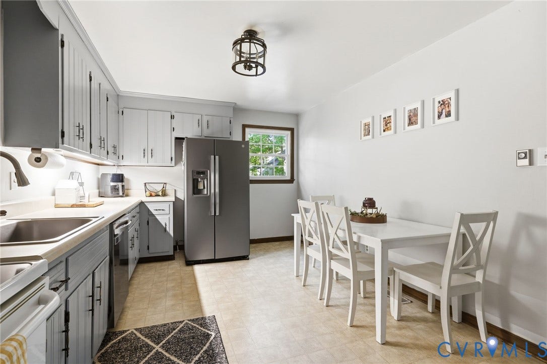 2764 Birdsong Lane, Powhatan, VA 23139 Stainless steel side-by-side refrigerator