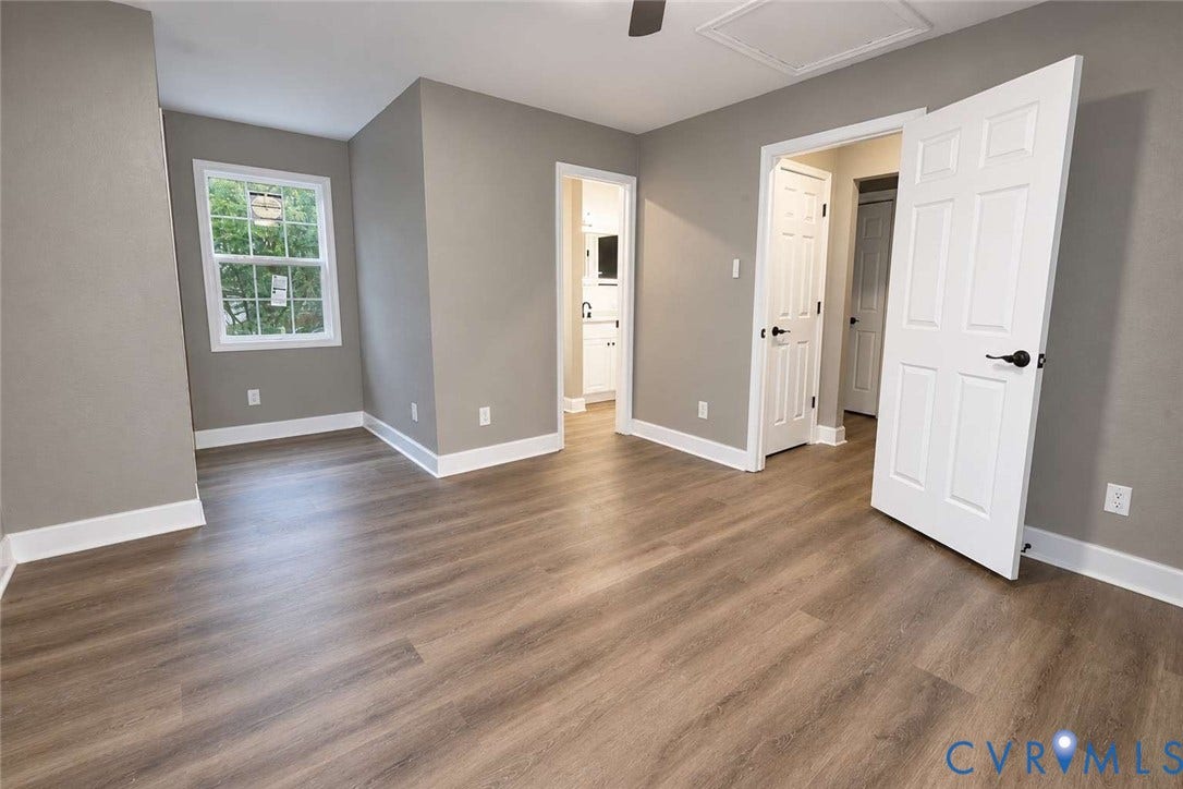 7300 Key Deer Court, Deer Run, Midlothian, VA 23112 Neutral-toned interior space featuring wood-finish flooring, six-panel interior doors, and a single-hung window