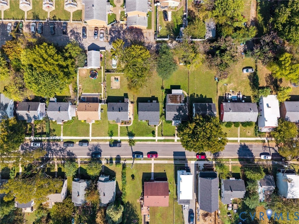 1826 Claiborne Street, Byrd Park, Richmond, VA 23220 Aerial perspective of a suburban neighborhood featuring tree-lined streets, defined lot lines, varied architectural styles, and consistent sidewalk placement