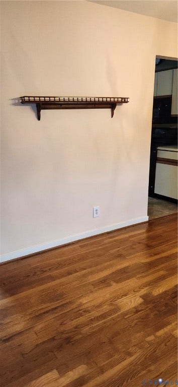 12400 New Point Drive, Wilde Lake, Henrico, VA 23233 Wood-finish flooring and wall-mounted wooden decorative shelf