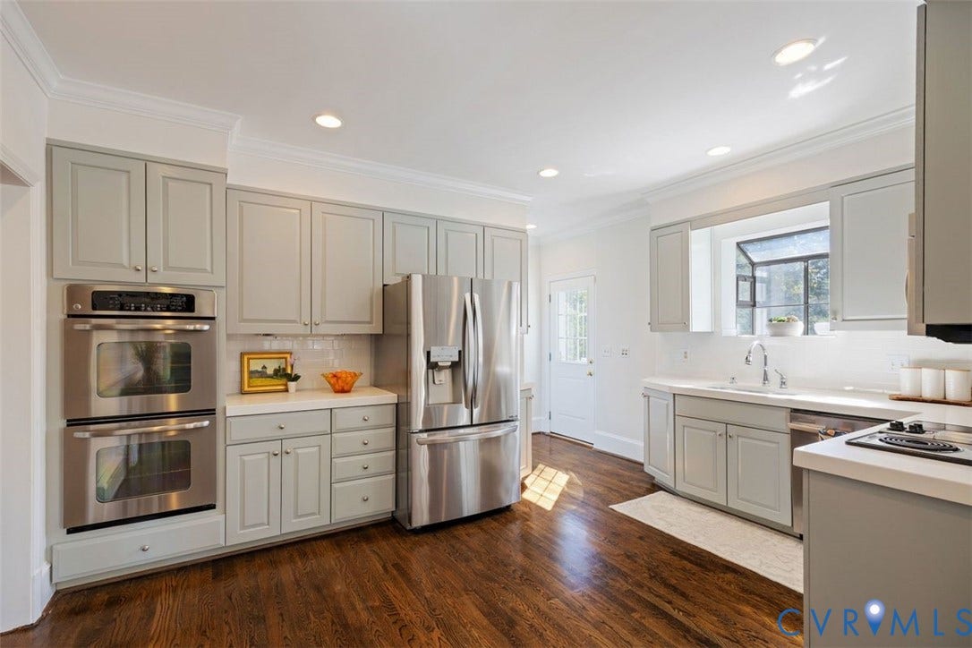 6805 River Road, Westham Ridge, Henrico, VA 23229 Fresh palette, hardwoods and excellent natural light in this timeless kitchen.