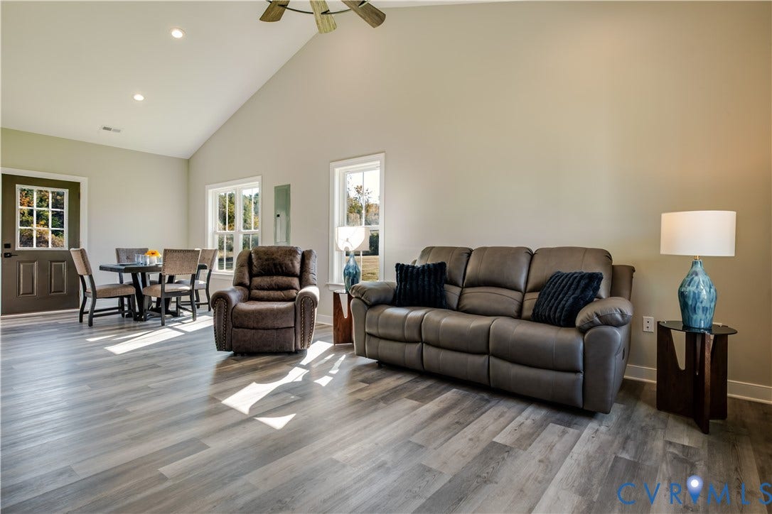 Vaulted ceiling, open to dining area