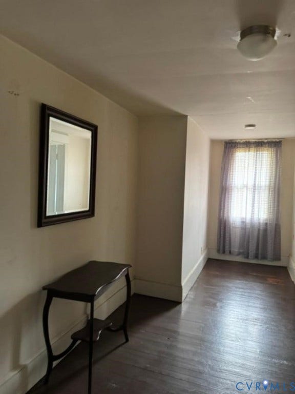 18194 S. Railroad Avenue, Boykins, VA 23827 2nd floor foyer