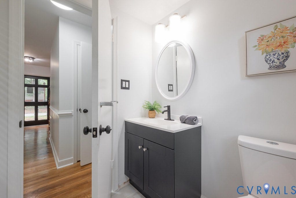 11840 Winfore Drive, Midlothian, VA 23113 hall bathroom
