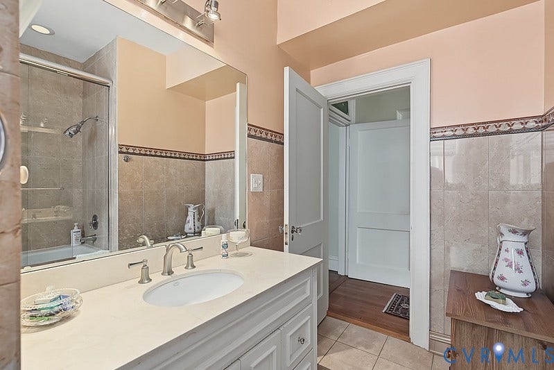 2923 Monument Avenue, #U2, Museum District, Richmond, VA 23221 Hall bathroom.