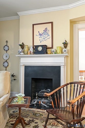 2923 Monument Avenue, #U2, Museum District, Richmond, VA 23221 Gas fireplace .