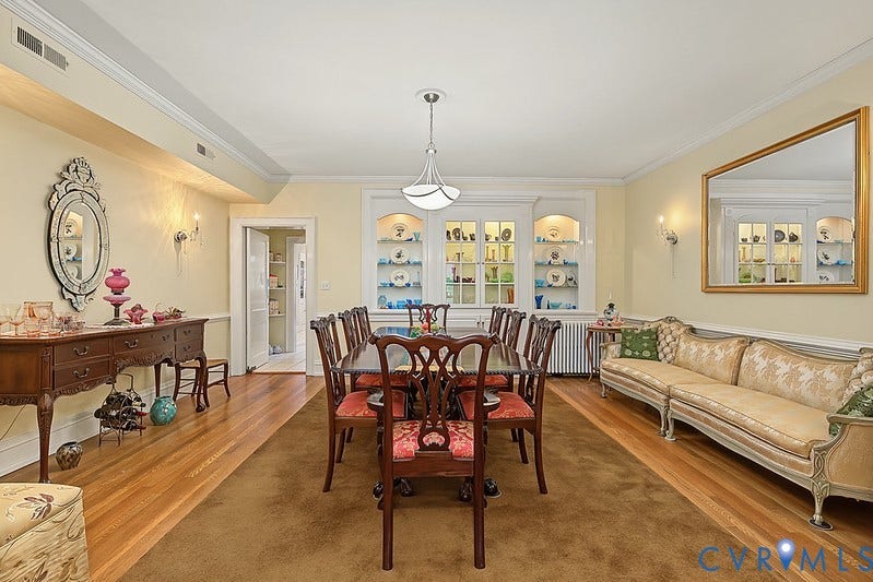 2923 Monument Avenue, #U2, Museum District, Richmond, VA 23221 Crown and chair rail molding, hardwood floors