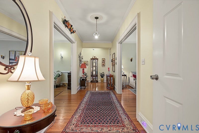 2923 Monument Avenue, #U2, Museum District, Richmond, VA 23221 Second floor condo with one floor living.