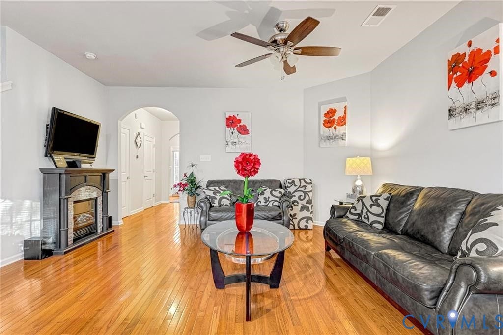 11600 Vicars Ridge Lane, Henrico, VA 23059 Living area featuring light wood-type flooring, visible vents, a ceiling fan, arched walkways, and baseboards