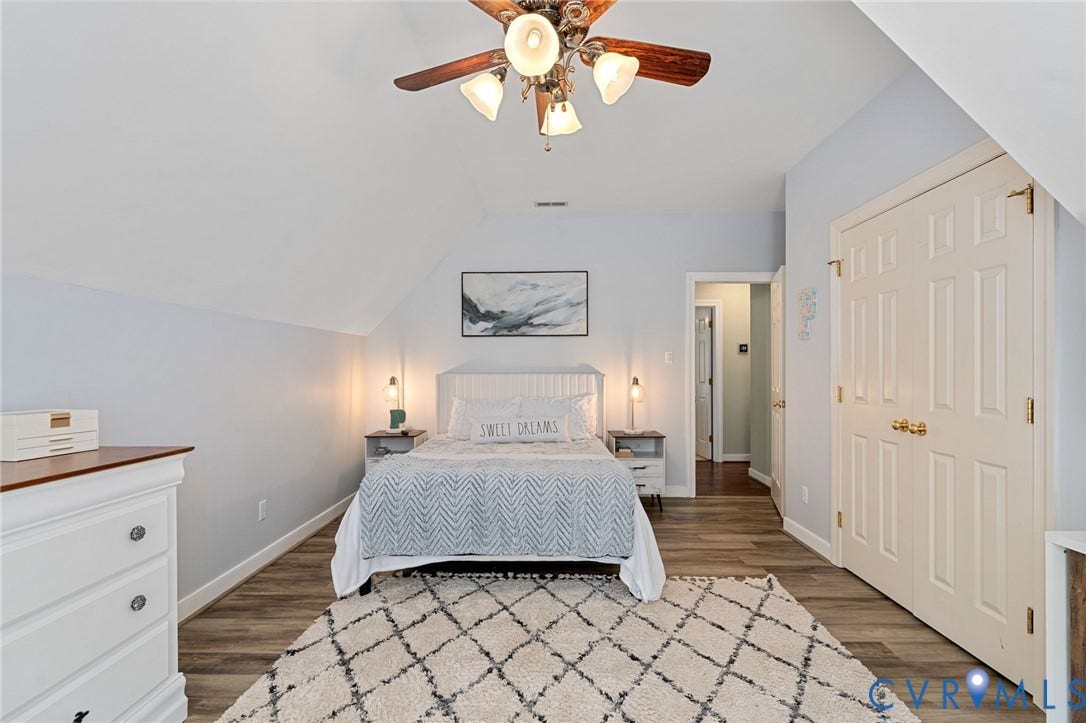 4427 Tweedsmuir Court, Midlothian, VA 23120 Vaulted ceilings, wood-finish flooring, and a multi-bulb ceiling fan with integrated lighting