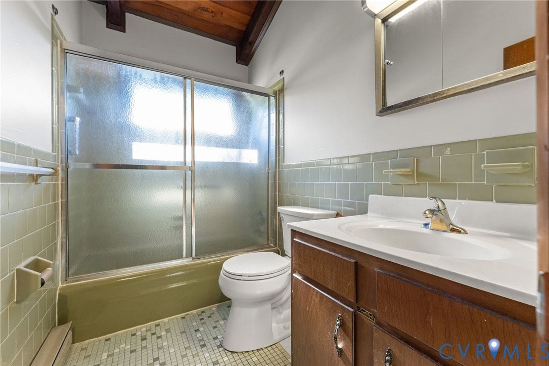 87 Pier Place, Town Of Kinsale, Kinsale, VA 22488 Hall ceramic tiled Bath with tub & shower.