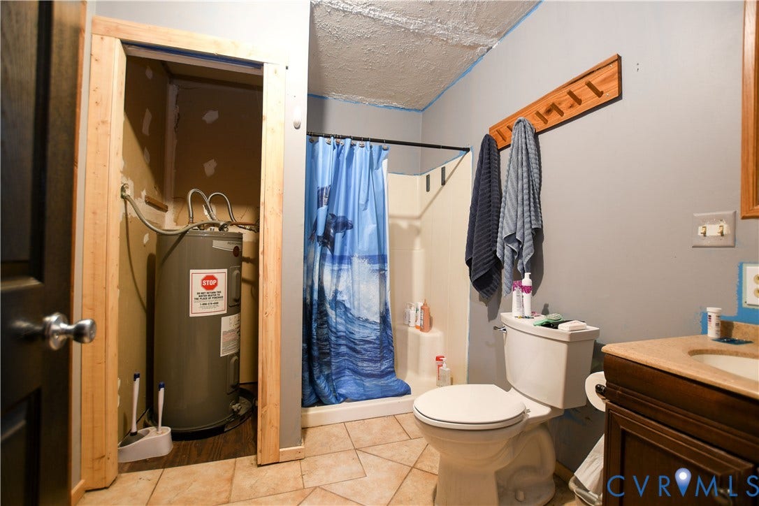 23104 King William Road, King William Rd, West Point, VA 23181 Guest House
