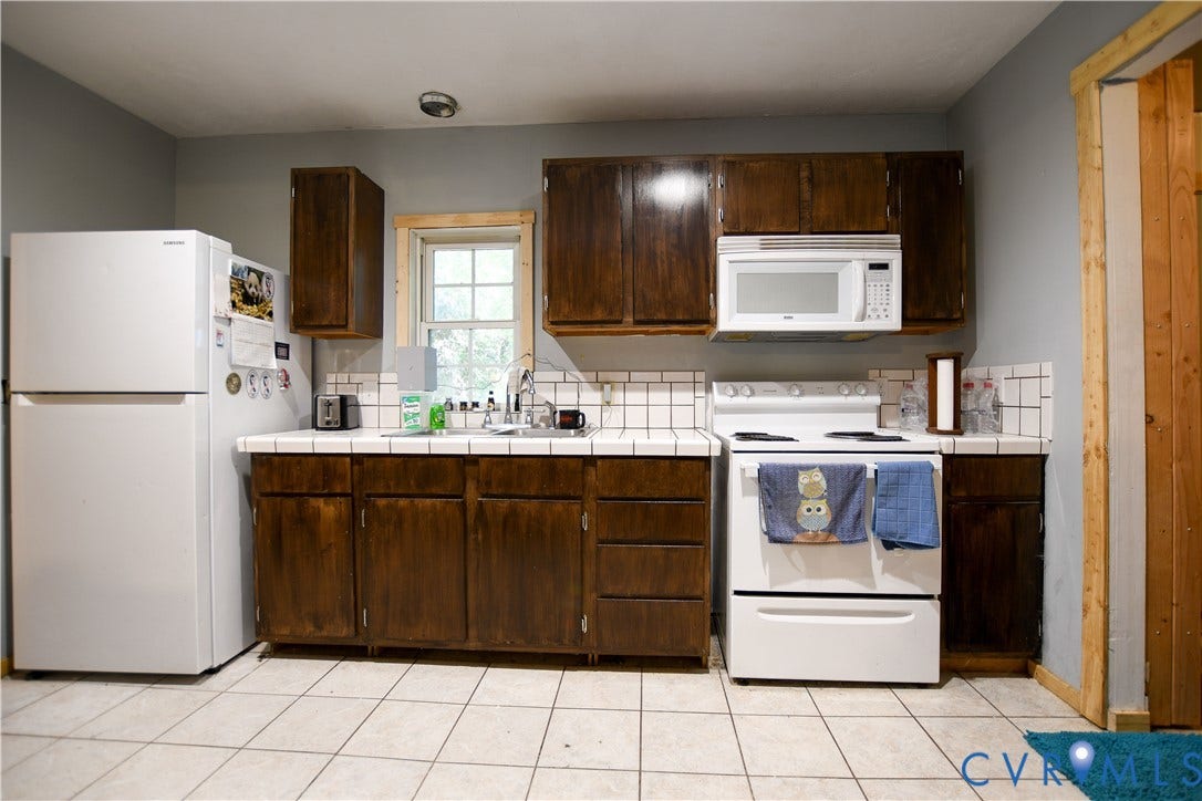 23104 King William Road, King William Rd, West Point, VA 23181 Guest House