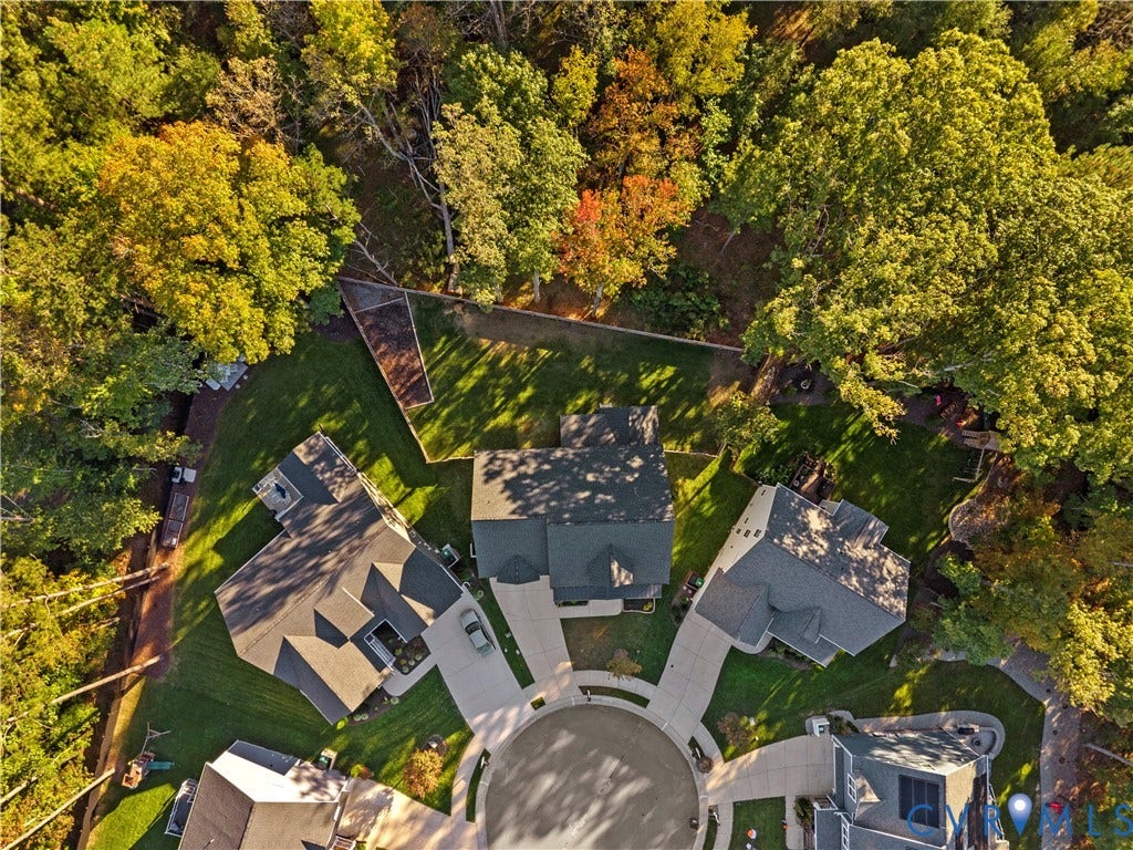 2613 Lilybank Place, NewMarket At RounTrey, Midlothian, VA 23112 Aerial perspective of residential properties located on a cul-de-sac, featuring concrete driveways, shingled roofing, and established perimeter foliage