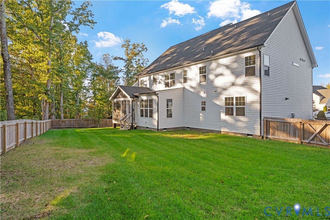 2613 Lilybank Place, NewMarket At RounTrey, Midlothian, VA 23112 Spacious backyard featuring a manicured lawn, full wood fencing, and a covered screened-in porch with staircase access
