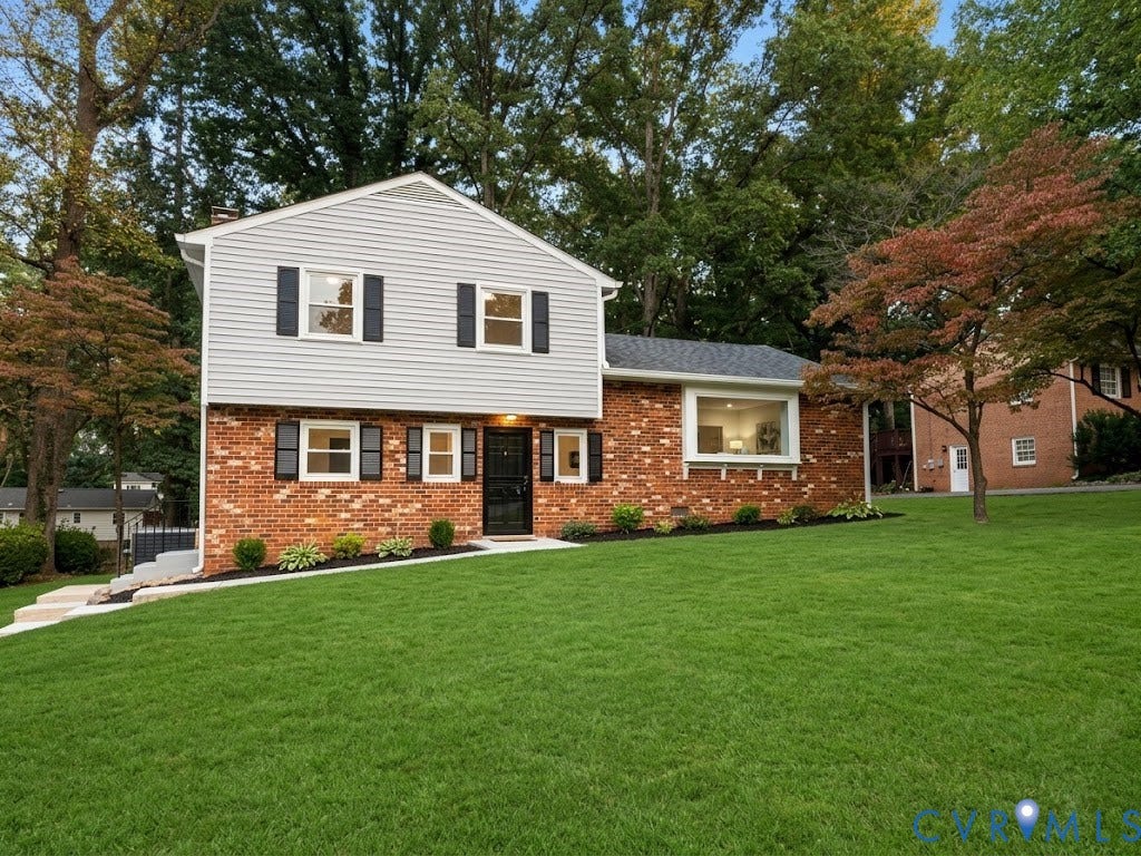 533 Williamsdale Drive, Midlothian, VA 23235 Two-story residence featuring a combination brick and light-toned horizontal siding exterior, contrast window shutters, a large picture window, and a landscaped lawn with mature trees