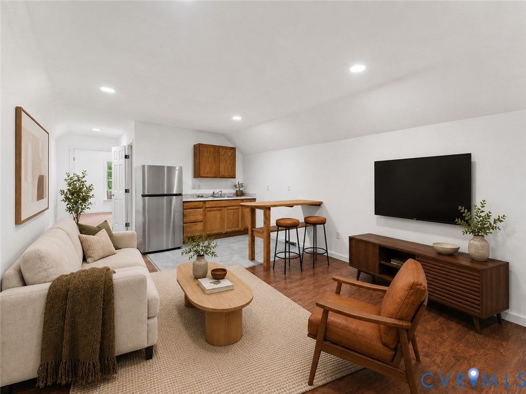 7040 Old Roxbury Road, Average, New Kent, VA 23141 VIRTUAL STAGE OF UPSTAIRS APARTMENT