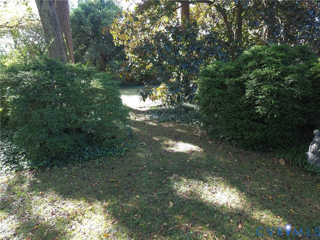 4114 Crestwood Road, Established, Richmond, VA 23227 Expansive backyard featuring mature shade trees and established ornamental shrubbery
