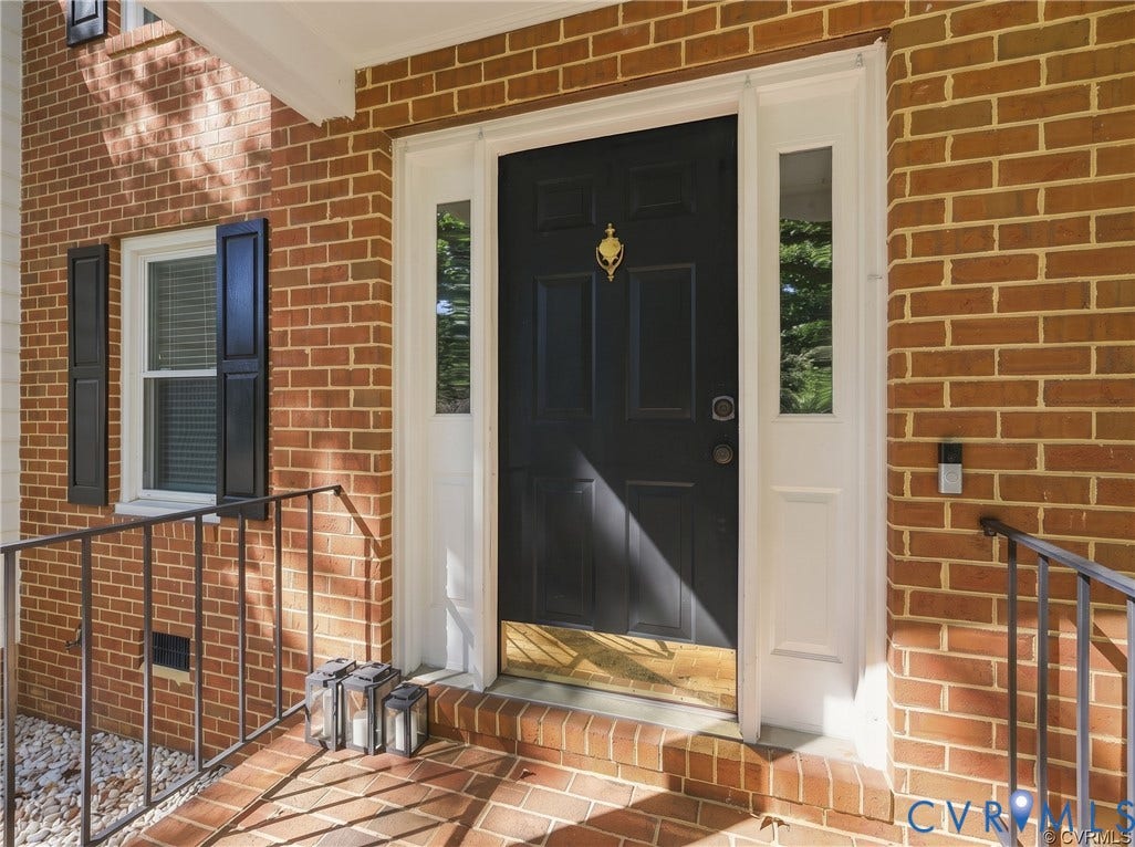 4712 Cedar Forest Road, Glen Allen, VA 23060 Covered front porch