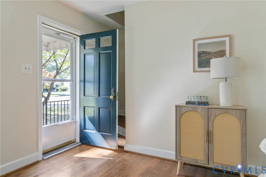 Entryway featuring wood-finish flooring, a painted panel door with upper glass inserts, and a white screen door