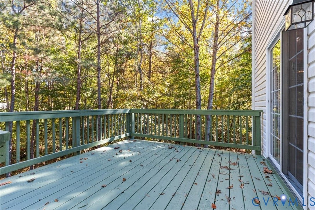 4011 Echo Ridge Place, Midlothian, VA 23112 Elevated wooden deck nestled among the trees perfect for entertaining. Sliding doors to the deck are off the dining area