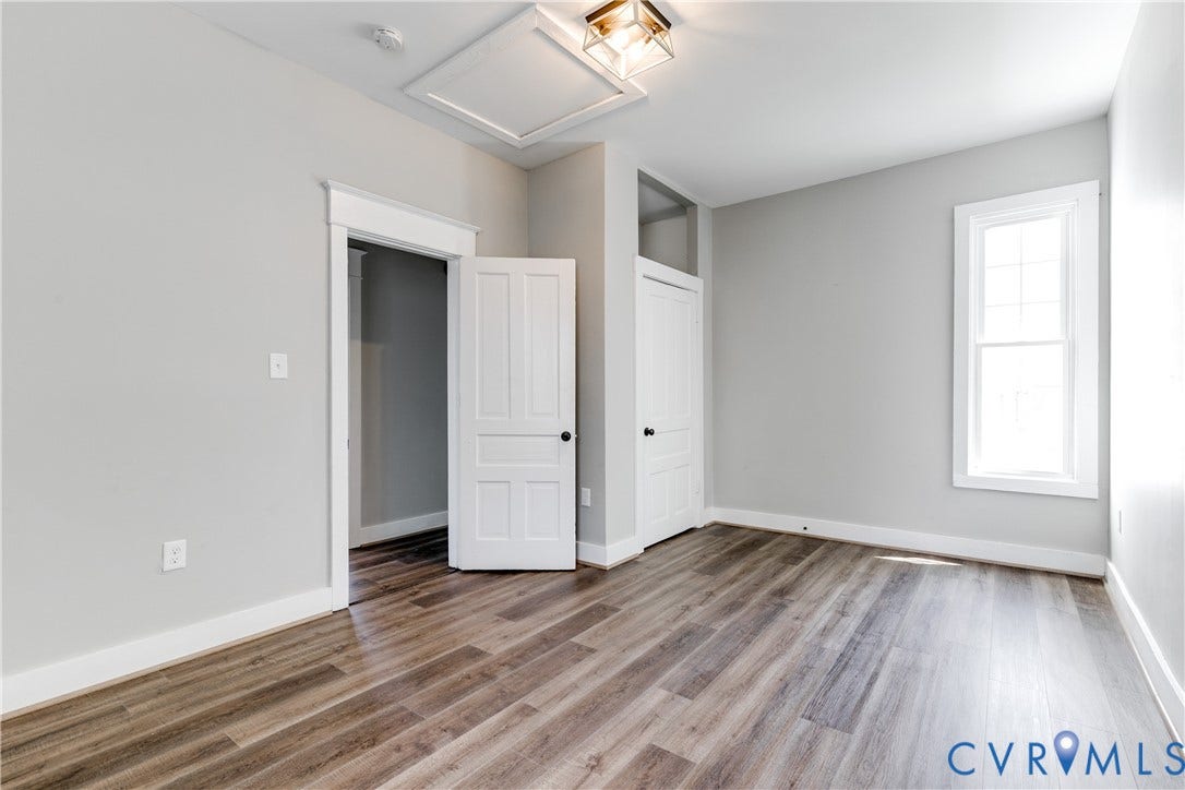 620 Chimborazo Boulevard, Church Hill, Richmond, VA 23223 Room featuring wood-finish flooring, crisp white trim, a single-hung window, solid-core panel doors, and a glass-paneled ceiling light fixture