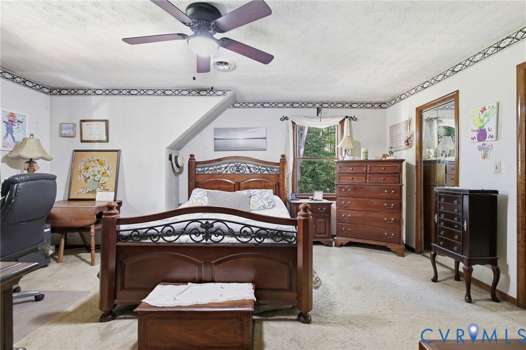 1330 Ruffin Mill Road, South Chesterfield, VA 23834 Ceiling fan with integrated lighting, wall-mounted decorative border, carpeted flooring, and single-pane window