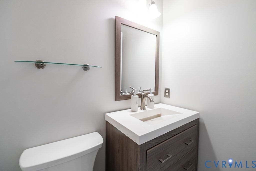 6163 Parsley Court, Mechanicsville, VA 23111 1/2 downstairs bathroom