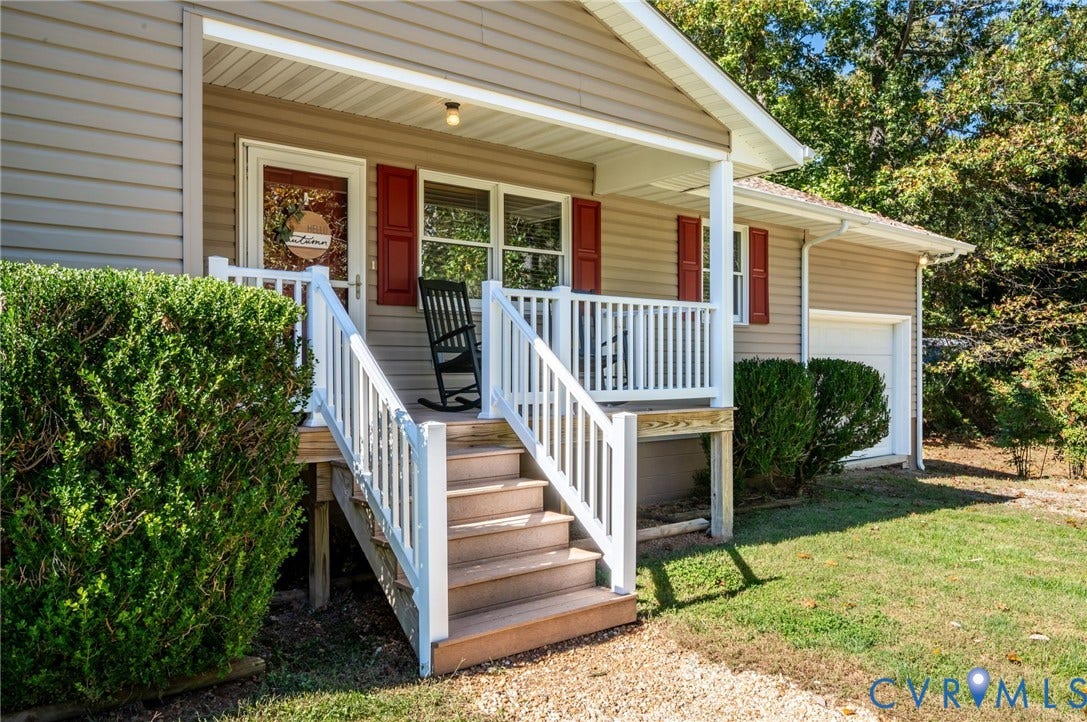 2790 Maidens Road, Powhatan, VA 23139 Composite decking, covered front porch with vinyl railings for a low maintenance option!