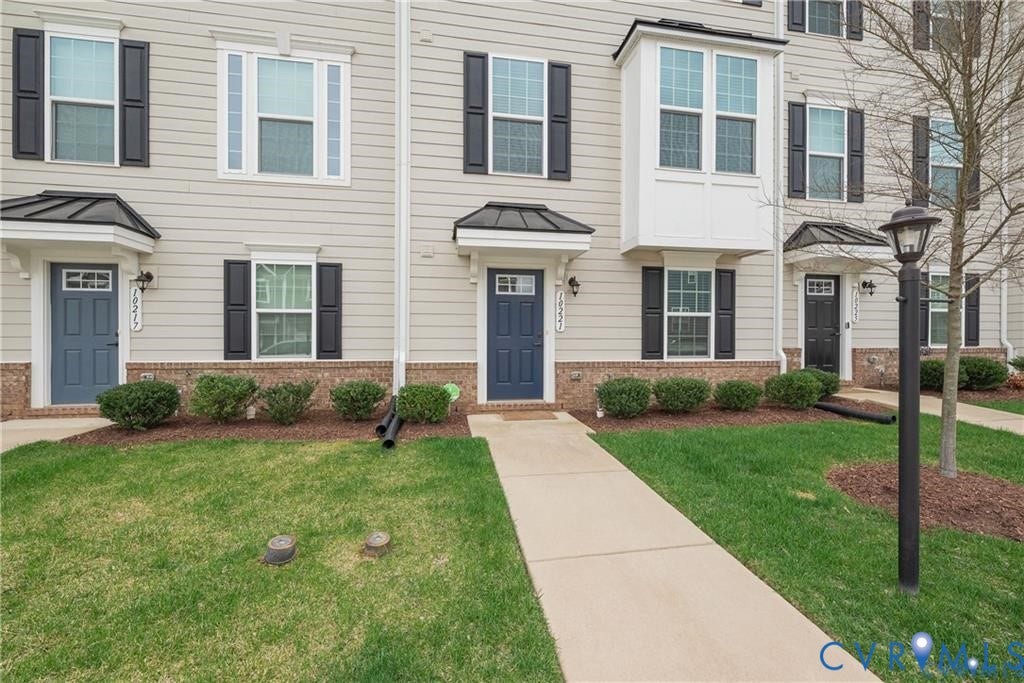 10221 Wenden Way, Hanover, VA 23005 Multi-story townhouse exterior featuring horizontal siding, decorative shutters, a brick veneer foundation, and a bay window