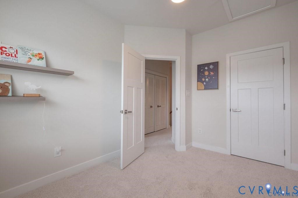 10221 Wenden Way, Hanover, VA 23005 Neutral-toned interior featuring wall-mounted floating shelves, carpeted flooring, and shaker-style interior doors with satin nickel hardware