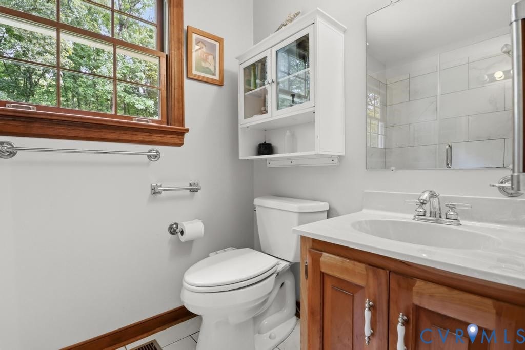 2380 Tribble Lane, Goochland, VA 23063 1st Floor Bathroom