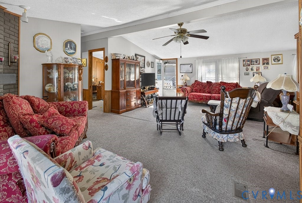 17004 Fiala Drive, Chesterfield, VA 23834 Living room