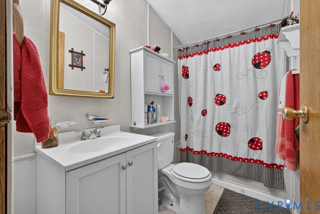 17004 Fiala Drive, Chesterfield, VA 23834 shared hall bathroom