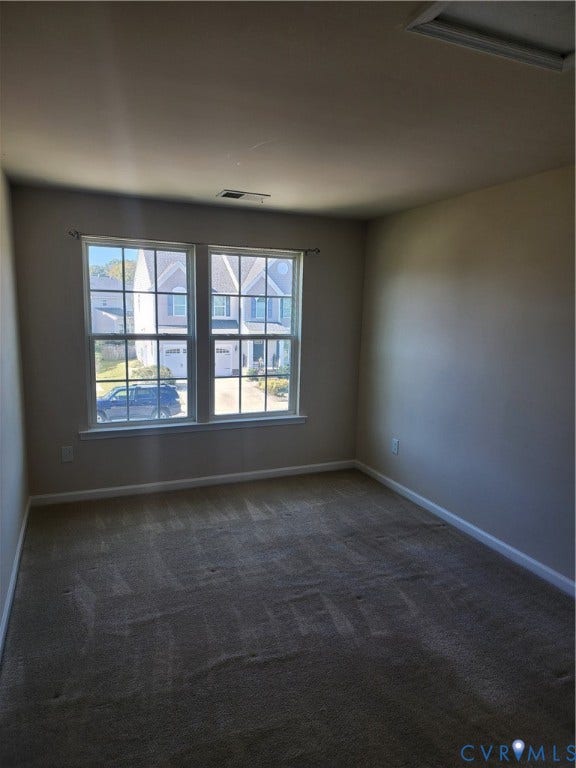 9031 Annex Lane, Mechanicsville, VA 23116 Neutral wall tones, wall-to-wall carpeting, and double-pane windows with integrated grille patterns
