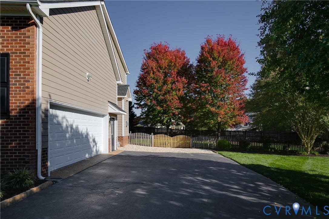 9607 Hill Trace Court, Hill Trace Subdivision, Glen Allen, VA 23060 Paved Driveway, 2 car garage