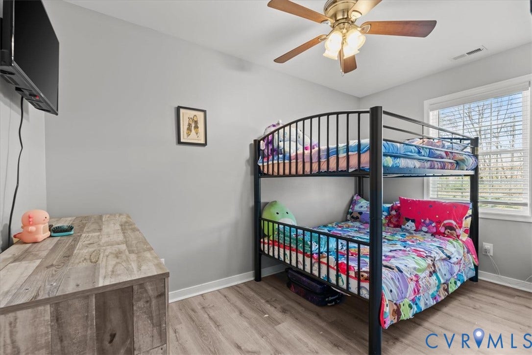 600 Highland Avenue, Hopewell, VA 23860 Room featuring wood-finish flooring, a neutral wall color palette, a multi-pane window with blinds, and a ceiling-mounted light fixture with a fan