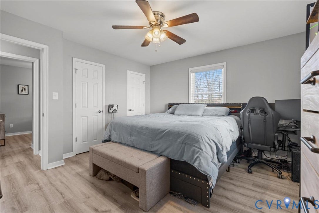 600 Highland Avenue, Hopewell, VA 23860 Neutral wall finishes, wood-finish flooring, ceiling fan with integrated lighting, and single-pane window