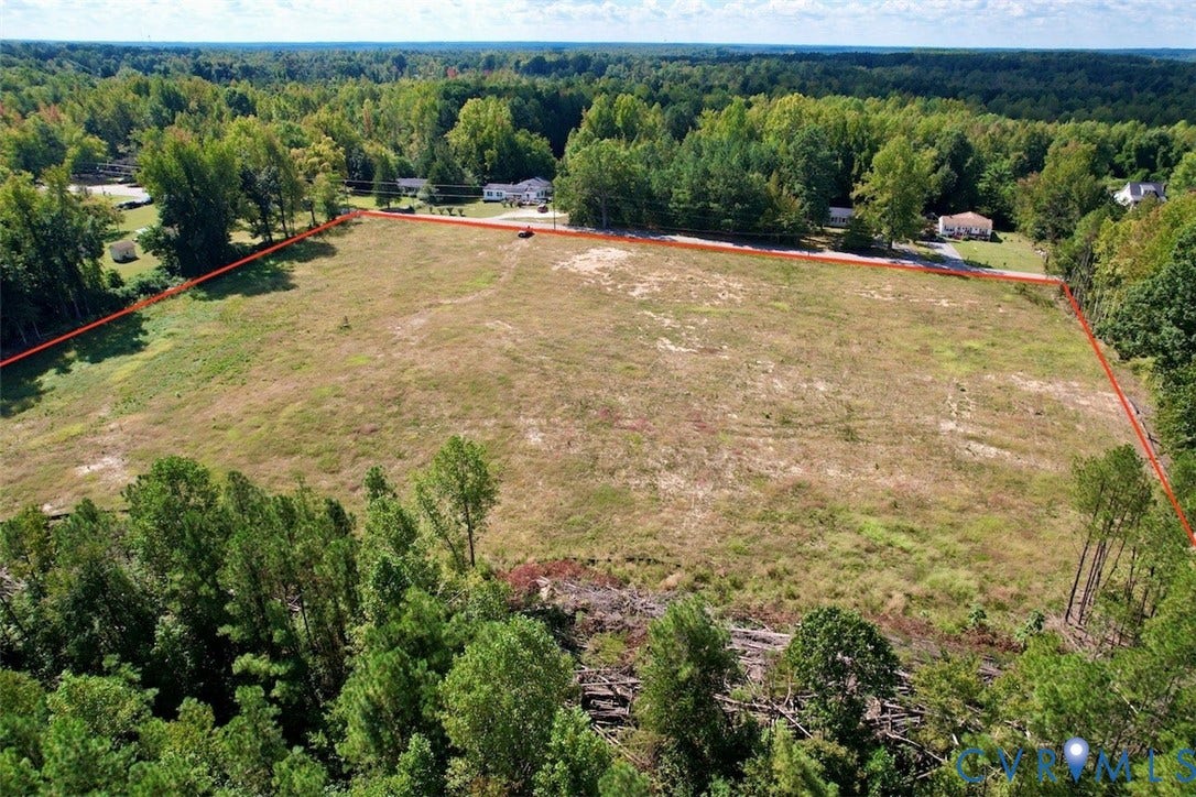 659 E Courthouse Road, Blackstone, VA 23824 659 E Courthouse Road, Blackstone, VA 23824