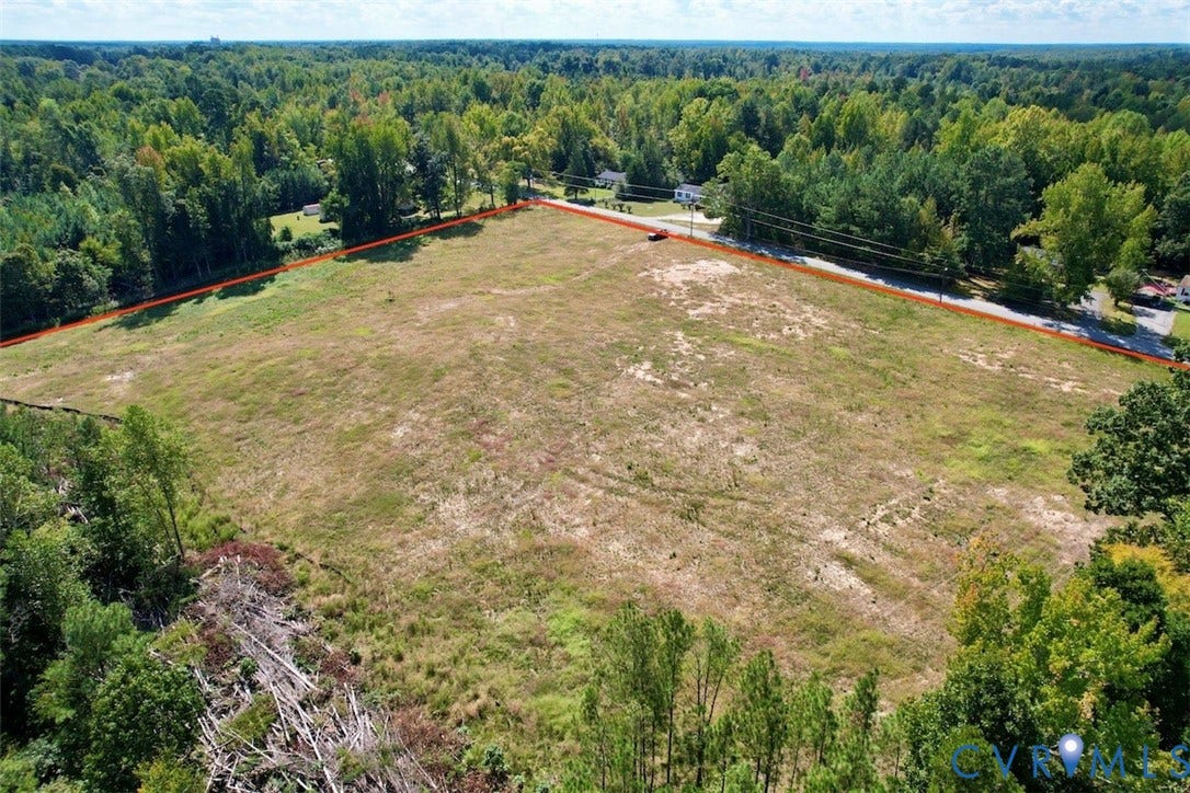 659 E Courthouse Road, Blackstone, VA 23824 659 E Courthouse Road, Blackstone, VA 23824