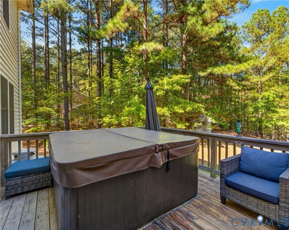 52 Forest Pass, Forest Ridge, Scottsville, VA 24590 Hot tub