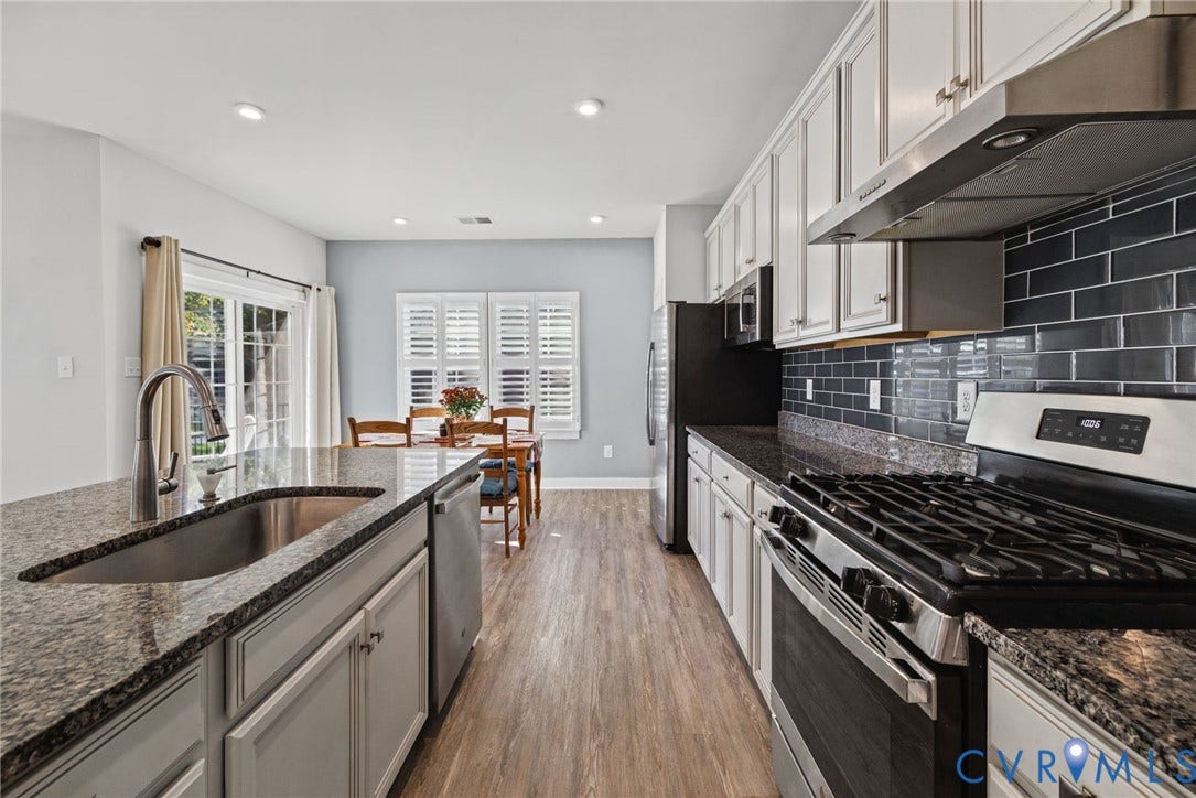 6525 Liddy Circle, Glen Allen, VA 23060 Tons of cabinet and countertop space, plus a pantry!