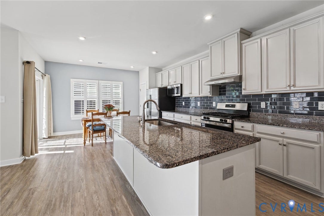 6525 Liddy Circle, Glen Allen, VA 23060 Island/bar seating for overflow or visiting with friends while cooking.