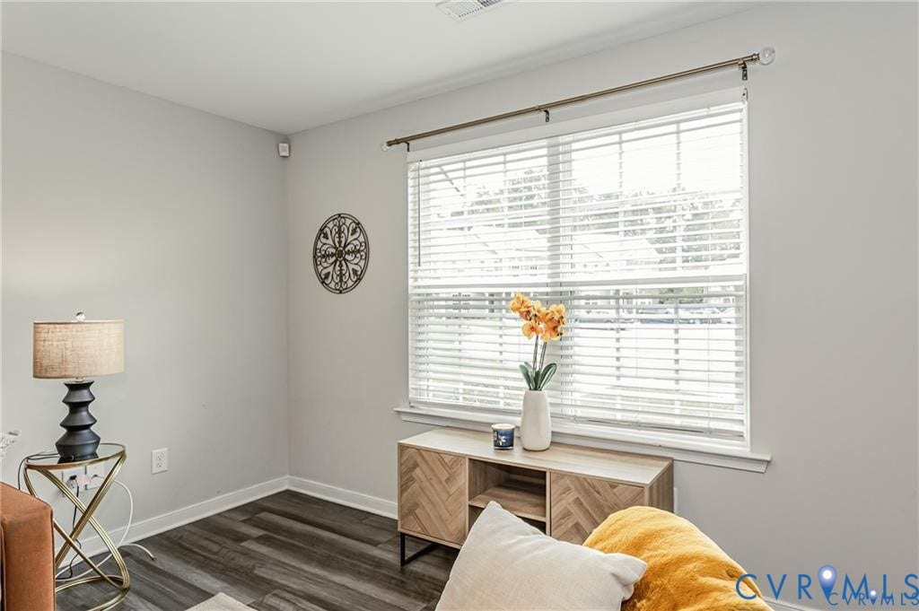 1324 Stone Ridge Park Loop, Henrico, VA 23228 Wood-finish flooring, neutral wall tones, and a multi-pane window featuring installed horizontal blinds and a metal curtain rod