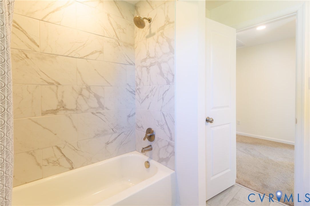 2213 W City Point Road, Hopewell, VA 23860 Full bath with tiled tub surround