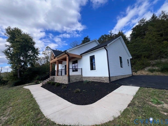 560 East Main Street, Scottsville, VA 24590 560 East Main Street, Scottsville, VA 24590
