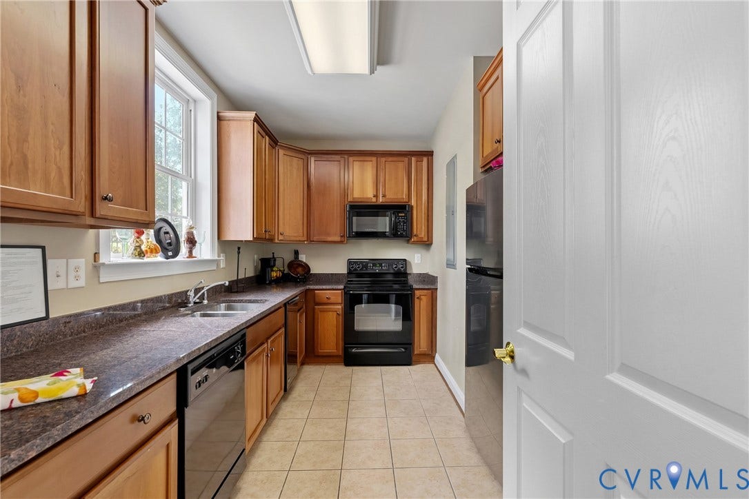 4914 Terrace Arbor Circle, Midlothian, VA 23112 Community Clubhouse Kitchen